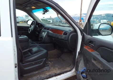 2012 GMC Yukon Xl 1500 Slt z USA, uszkodzony, nr VIN 1GKS2KE71CR275045